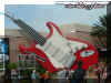 giantguitar.jpg (36395 bytes)