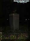monument1.jpg (38046 bytes)