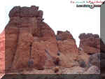 2rockformations1.jpg (152711 bytes)